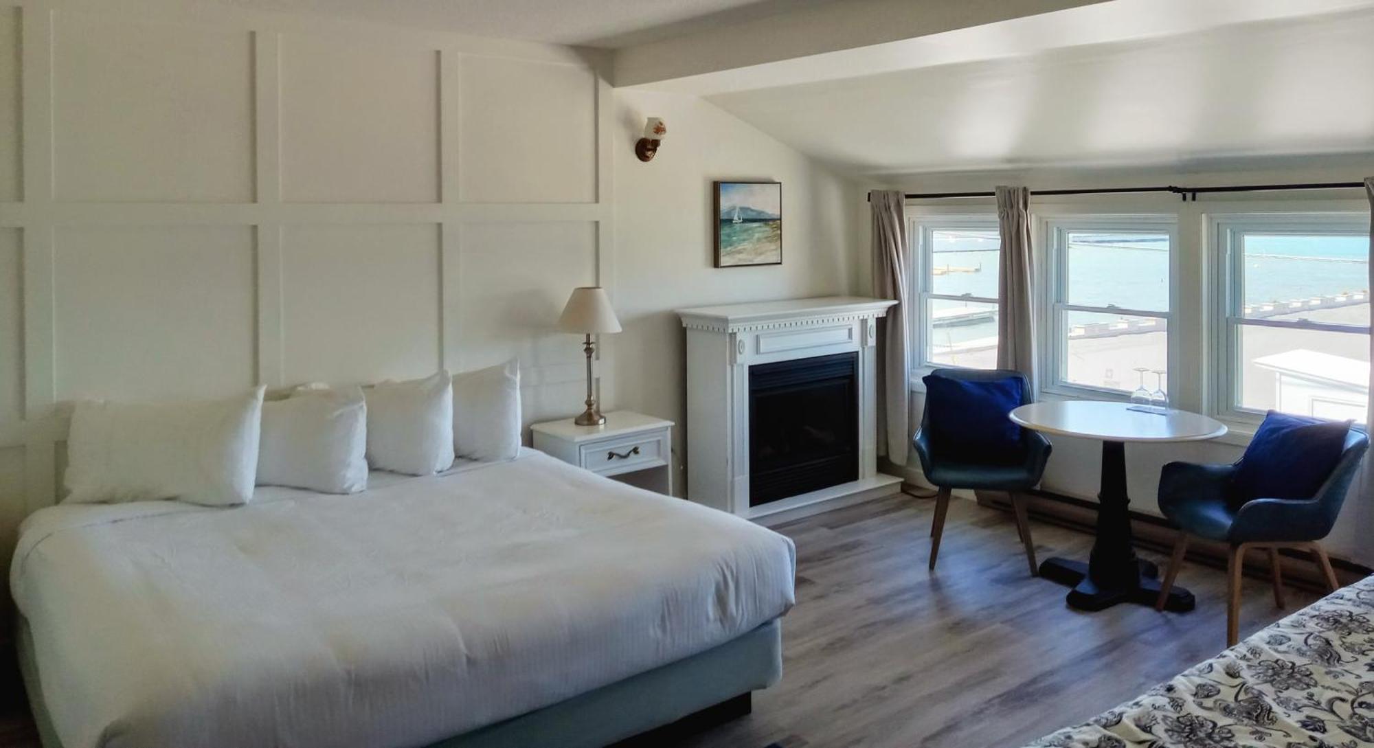 Hotel Wolfe Island Marysville Bagian luar foto