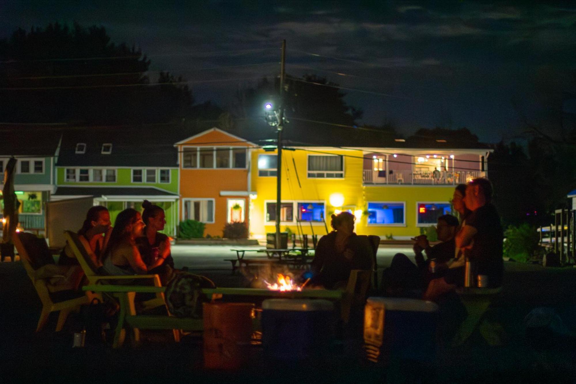 Hotel Wolfe Island Marysville Bagian luar foto