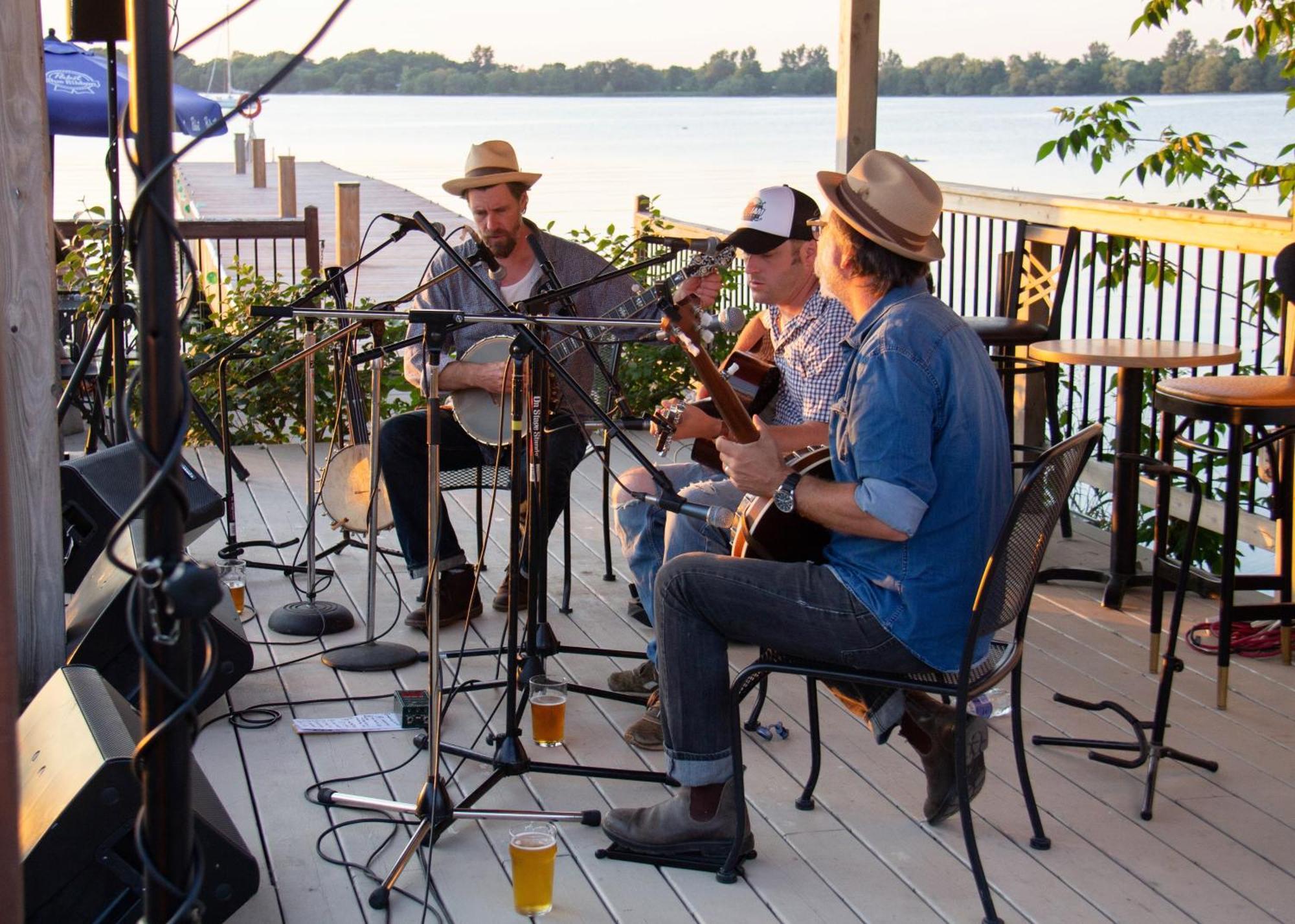 Hotel Wolfe Island Marysville Bagian luar foto