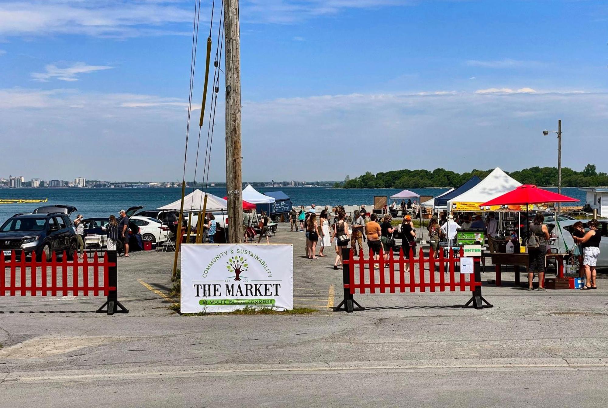 Hotel Wolfe Island Marysville Bagian luar foto