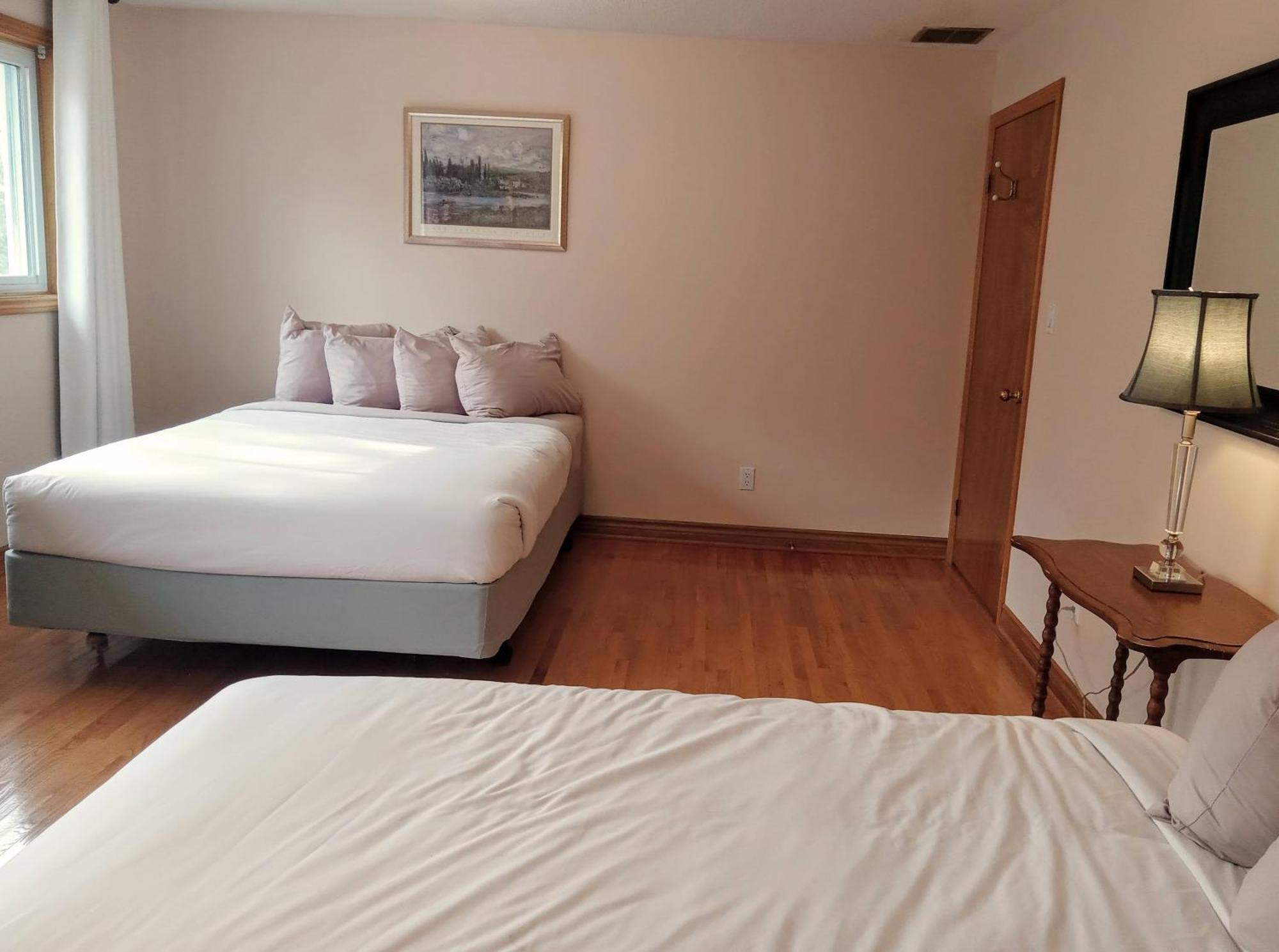 Hotel Wolfe Island Marysville Bagian luar foto